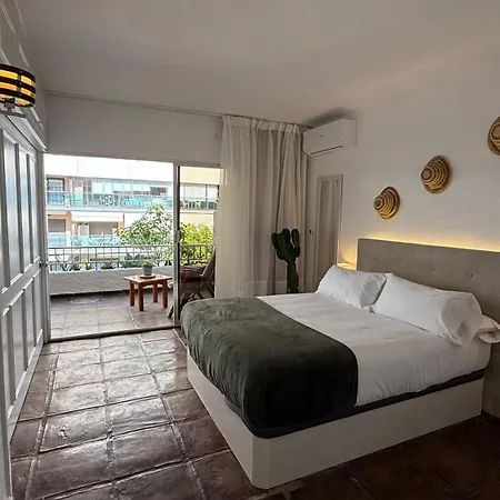 Bliss Apartment, Terrace, Pool & アパート *
