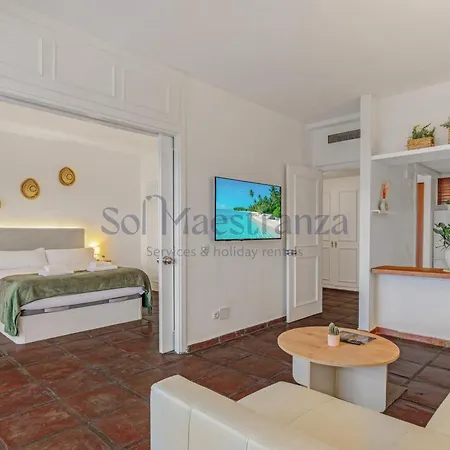 Bliss Apartment, Terrace, Pool & Appartamento