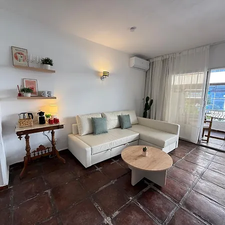 Bliss Apartment, Terrace, Pool & Lejlighed *
