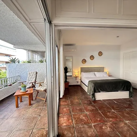 Lejlighed Bliss Apartment, Terrace, Pool &