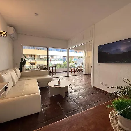 Bliss Apartment, Terrace, Pool & דירה