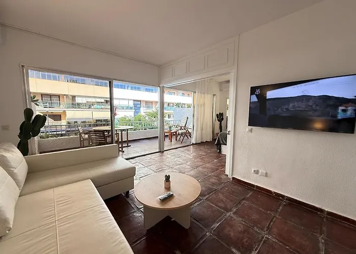 Lejlighed Bliss Apartment, Terrace, Pool &