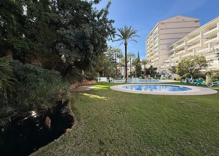 アパート Bliss Apartment, Terrace, Pool & マルベーリャ